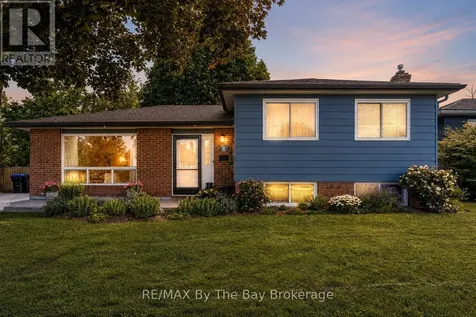 8 Harben Court Collingwood ON L9Y 4L8