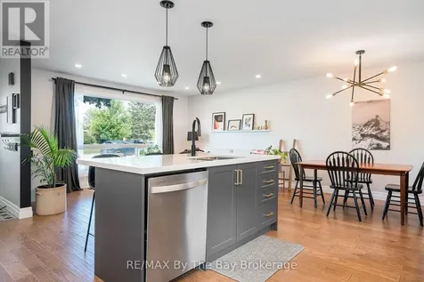 8 Harben Court Collingwood ON L9Y 4L8