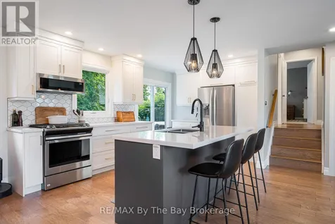 8 Harben Court Collingwood ON L9Y 4L8