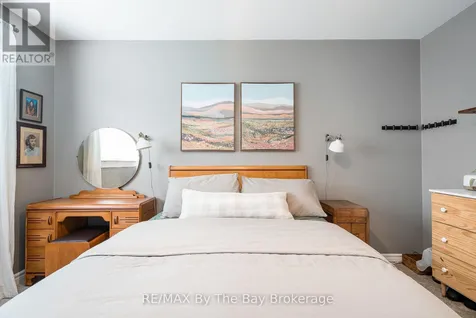 8 Harben Court Collingwood ON L9Y 4L8
