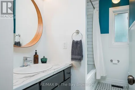 8 Harben Court Collingwood ON L9Y 4L8
