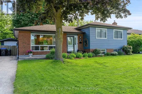 8 Harben Court Collingwood ON L9Y 4L8
