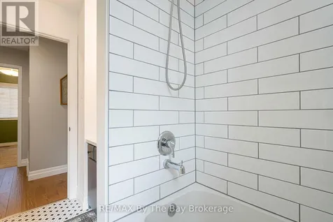 8 Harben Court Collingwood ON L9Y 4L8
