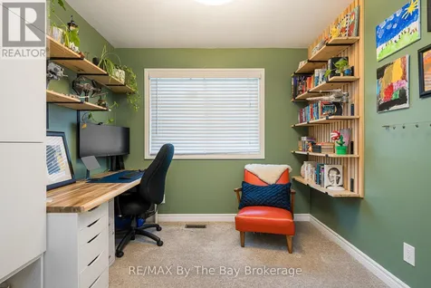 8 Harben Court Collingwood ON L9Y 4L8