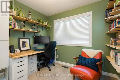 8 Harben Court Collingwood ON L9Y 4L8