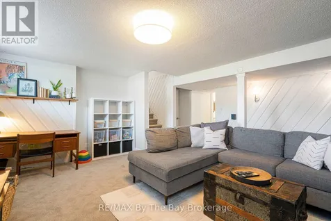 8 Harben Court Collingwood ON L9Y 4L8