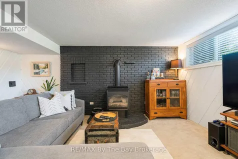 8 Harben Court Collingwood ON L9Y 4L8