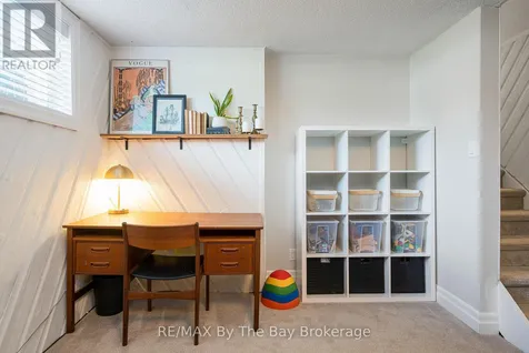8 Harben Court Collingwood ON L9Y 4L8