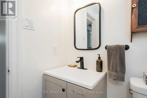 8 Harben Court Collingwood ON L9Y 4L8