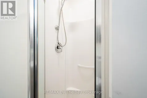 8 Harben Court Collingwood ON L9Y 4L8