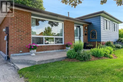 8 Harben Court Collingwood ON L9Y 4L8