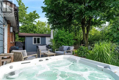 8 Harben Court Collingwood ON L9Y 4L8