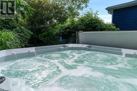 8 Harben Court Collingwood ON L9Y 4L8