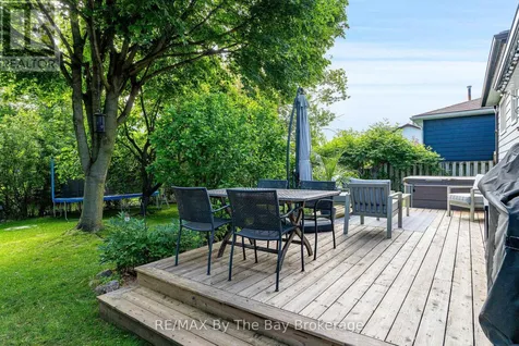 8 Harben Court Collingwood ON L9Y 4L8