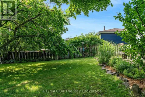 8 Harben Court Collingwood ON L9Y 4L8