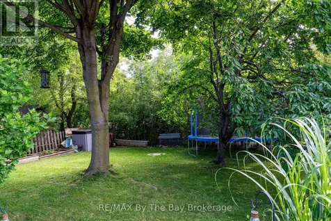 8 Harben Court Collingwood ON L9Y 4L8