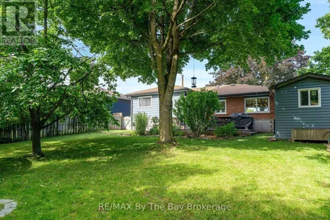 8 Harben Court Collingwood ON L9Y 4L8