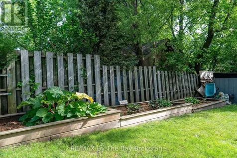 8 Harben Court Collingwood ON L9Y 4L8