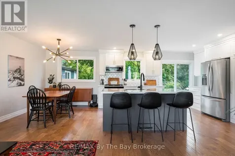 8 Harben Court Collingwood ON L9Y 4L8