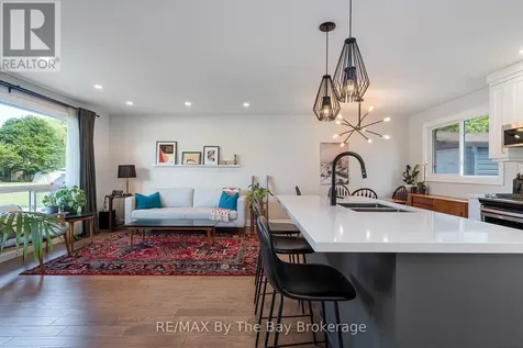 8 Harben Court Collingwood ON L9Y 4L8