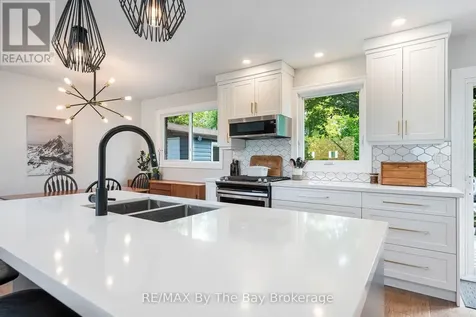 8 Harben Court Collingwood ON L9Y 4L8