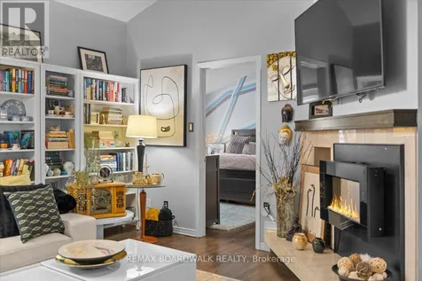 24 Hackett Street Ottawa ON K1V 0P7