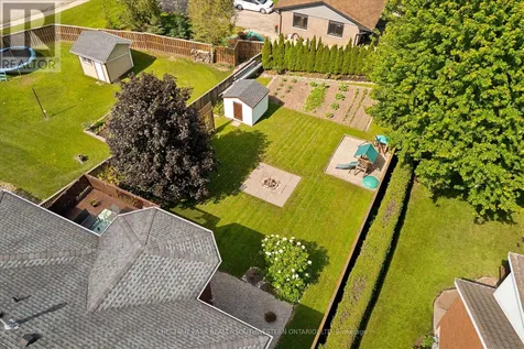 11 Bonniewood Drive Mapleton ON N0G 1P0