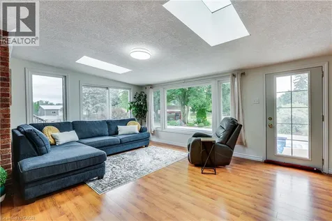 4542 Avenue Road London ON N6N 1E7