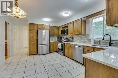 4542 Avenue Road London ON N6N 1E7