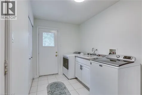 4542 Avenue Road London ON N6N 1E7