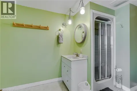 4542 Avenue Road London ON N6N 1E7