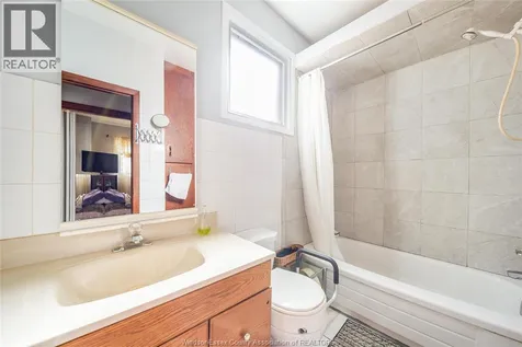 1249 Marentette Avenue Windsor ON N8X 4C7