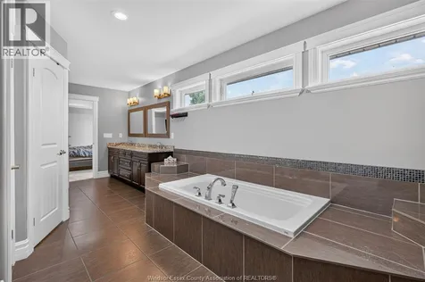 1092 Regency Crescent Lakeshore ON N0R 1A0
