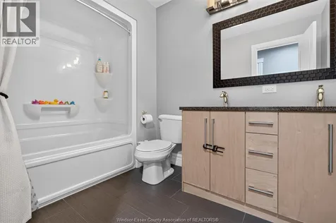 1092 Regency Crescent Lakeshore ON N0R 1A0