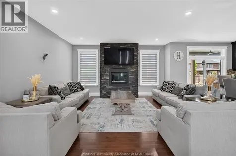 1092 Regency Crescent Lakeshore ON N0R 1A0