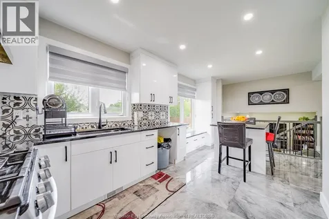 2405 Roxborough Boulevard Windsor ON N9E 2Z7