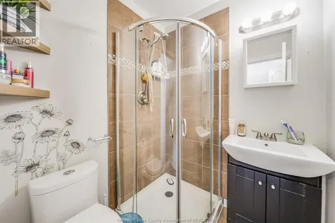 2405 Roxborough Boulevard Windsor ON N9E 2Z7