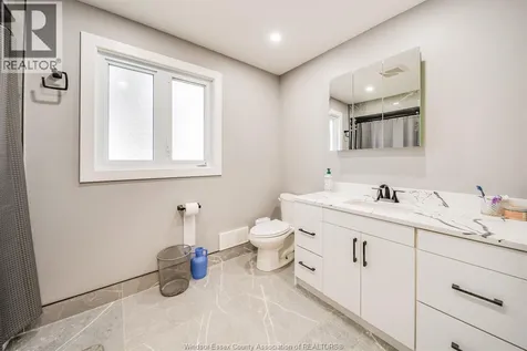 2405 Roxborough Boulevard Windsor ON N9E 2Z7