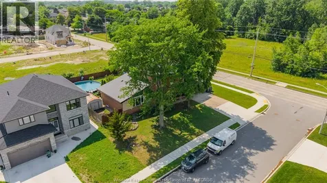 2405 Roxborough Boulevard Windsor ON N9E 2Z7