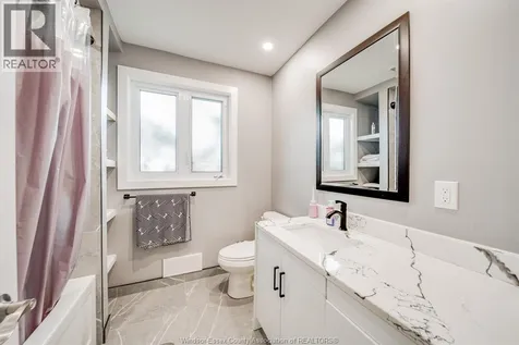 2405 Roxborough Boulevard Windsor ON N9E 2Z7