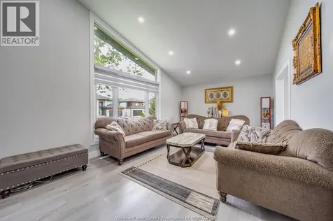 2405 Roxborough Boulevard Windsor ON N9E 2Z7