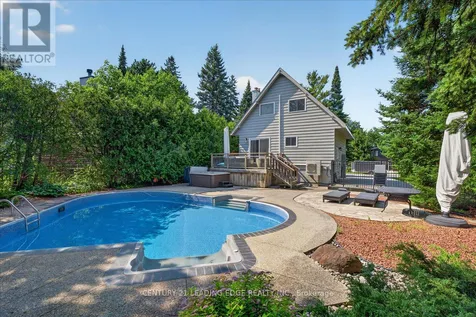 143 Campbell Crescent Blue Mountains ON L9Y 0P9