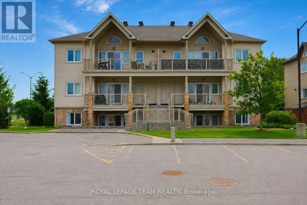 366 Wood Acres Grove Ottawa ON K1T 0M7