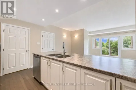 366 Wood Acres Grove Ottawa ON K1T 0M7
