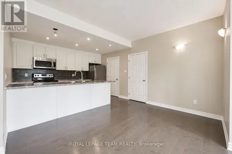 366 Wood Acres Grove Ottawa ON K1T 0M7