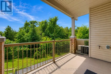 366 Wood Acres Grove Ottawa ON K1T 0M7
