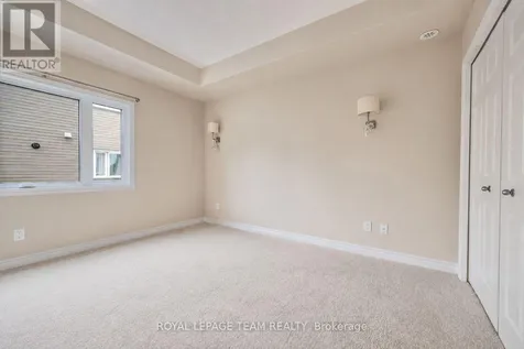 366 Wood Acres Grove Ottawa ON K1T 0M7