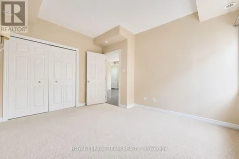 366 Wood Acres Grove Ottawa ON K1T 0M7