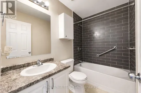 366 Wood Acres Grove Ottawa ON K1T 0M7