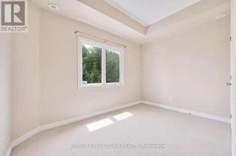 366 Wood Acres Grove Ottawa ON K1T 0M7